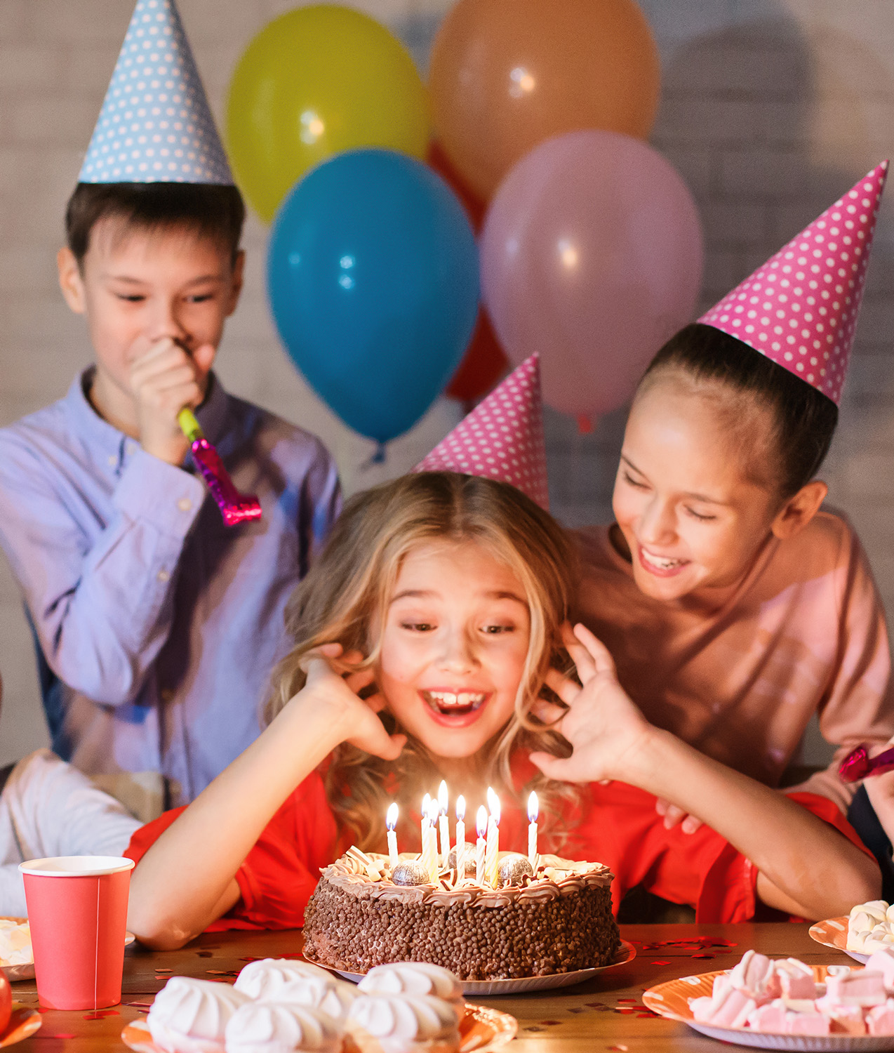Kids celebrating an active indoor birthday party at Kids Arena Marbella